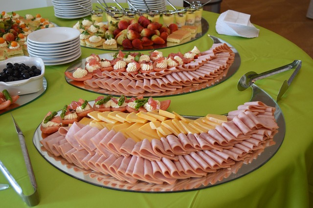 buffet-1375161_640.jpg
