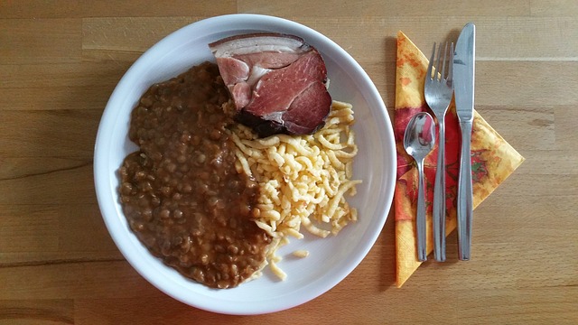 lenses-with-spaetzle-and-smoked-meat-2883679_640.jpg