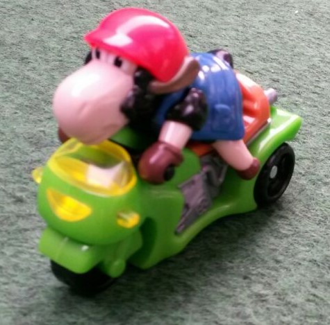 Mona auf Moped.jpg