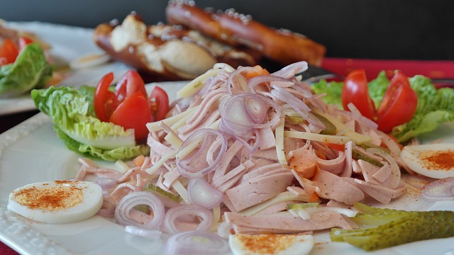 sausage-salad-1530737_640.jpg